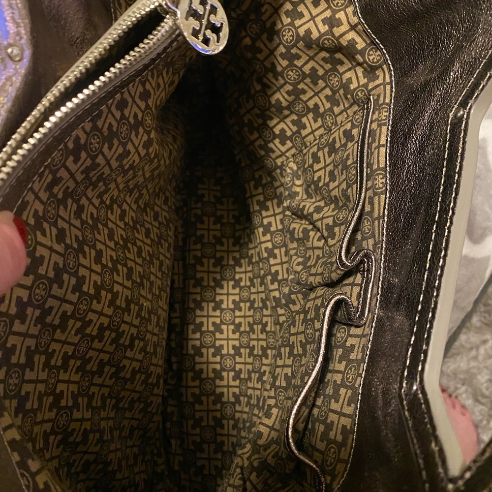 Tory Burch NO FLAWS metallic crossbody/tote/satchel bag. Detachable strap. - Picture 6 of 11